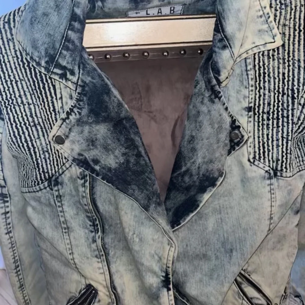 L.A.B - Picture 10 of 10